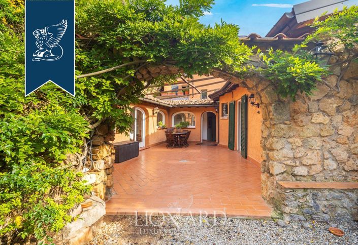 Image No.2-10 Bed Villa for sale