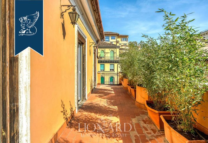 Image No.12-6 Bed Apartment for sale