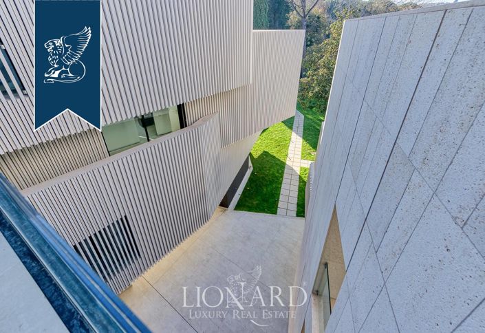 Image No.12-12 Bed Villa for sale