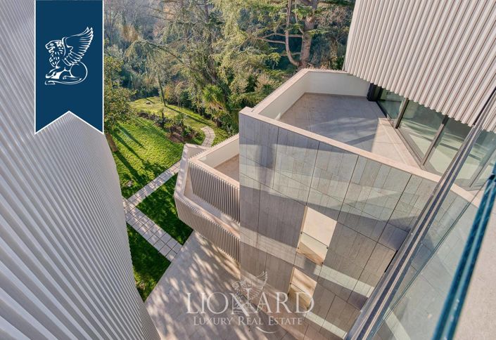 Image No.20-12 Bed Villa for sale