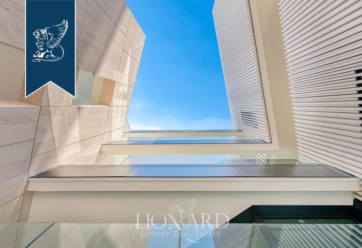 Image No.7-12 Bed Villa for sale