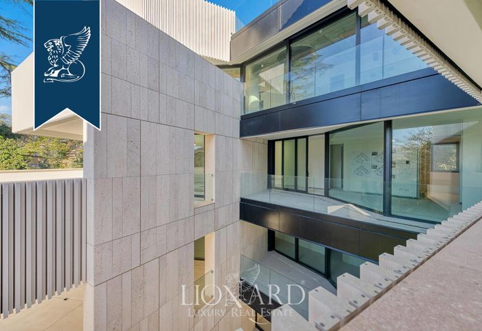 Image No.8-12 Bed Villa for sale