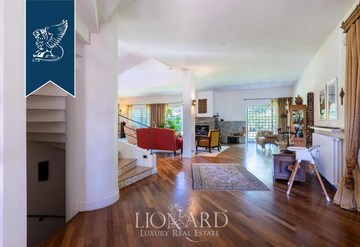 Image No.11-10 Bed Villa for sale