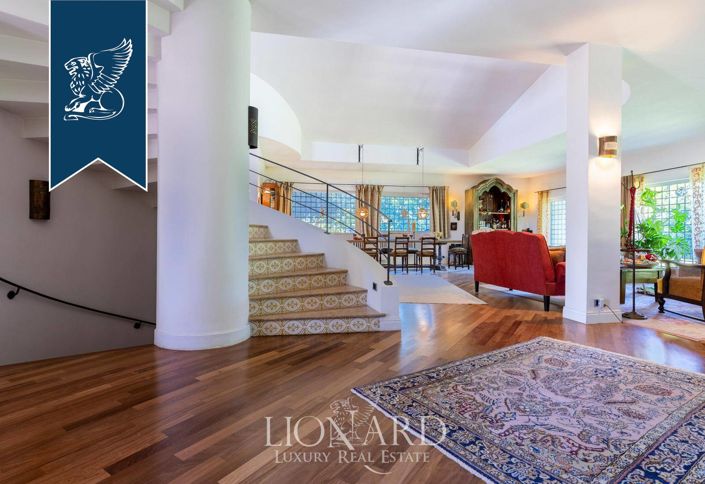 Image No.12-10 Bed Villa for sale