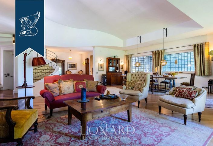 Image No.13-10 Bed Villa for sale