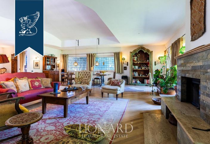 Image No.14-10 Bed Villa for sale