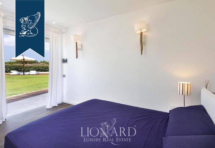 Image No.12-7 Bed Villa for sale