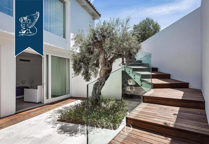 Image No.8-7 Bed Villa for sale