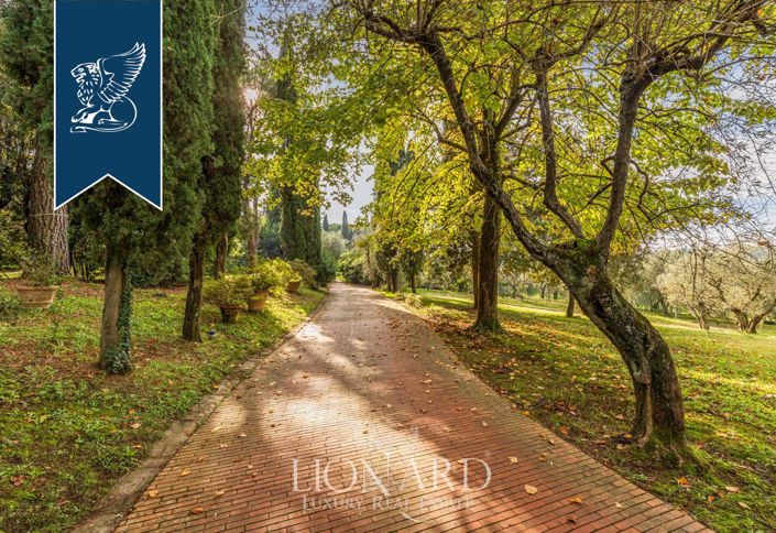 Image No.10-5 Bed Villa for sale