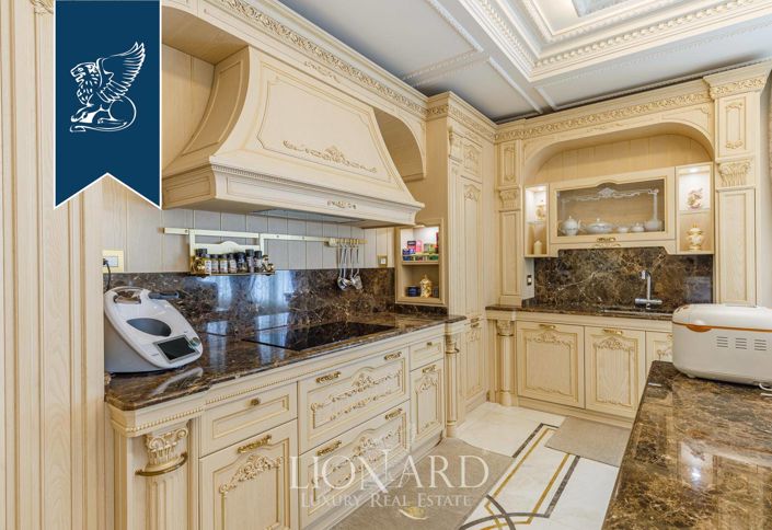 Image No.11-5 Bed Property for sale