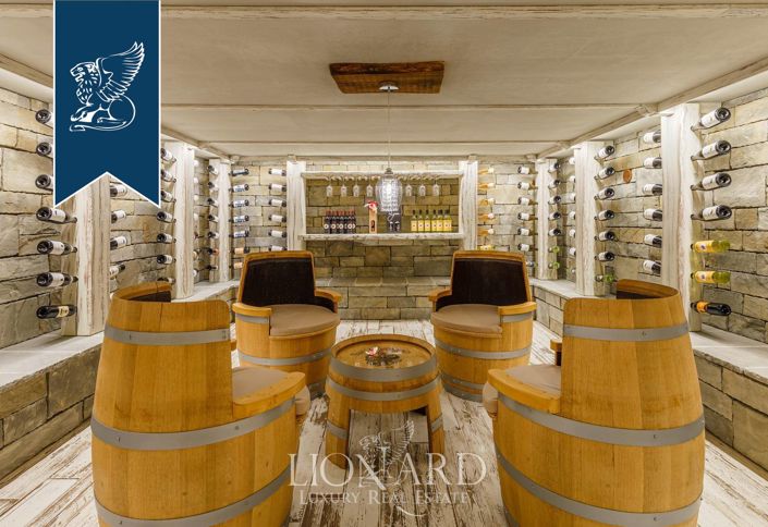 Image No.17-5 Bed Property for sale