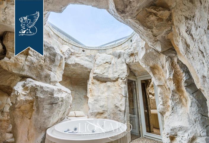 Image No.18-5 Bed Property for sale