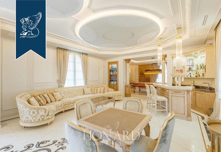 Image No.8-5 Bed Property for sale