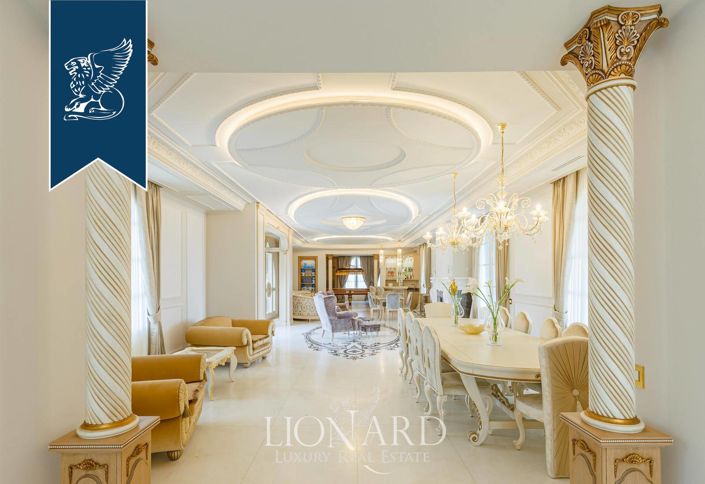 Image No.9-5 Bed Property for sale