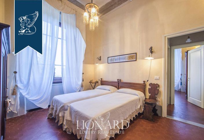 Image No.50-10 Bed Villa for sale