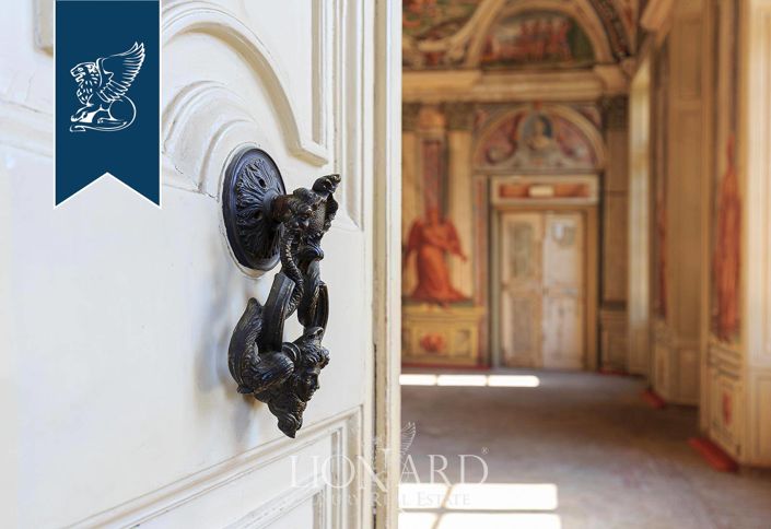 Image No.13-20 Bed Villa for sale