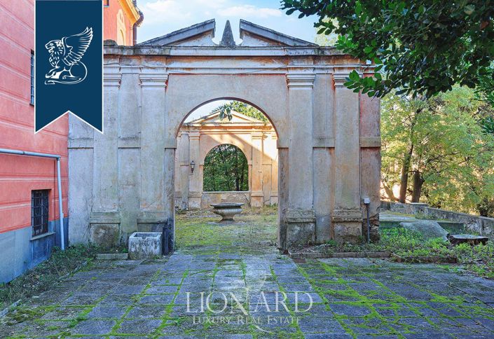 Image No.51-20 Bed Villa for sale