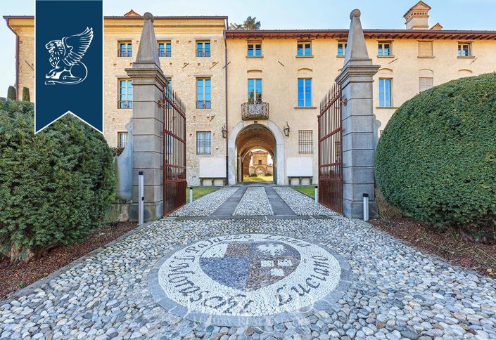 Image No.8-30 Bed Property for sale