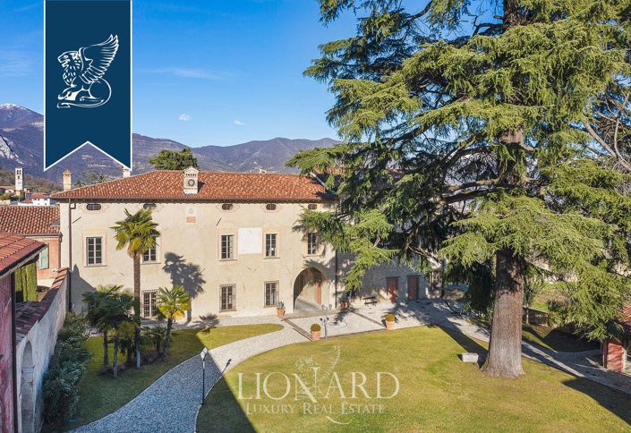 Image No.2-30 Bed Property for sale