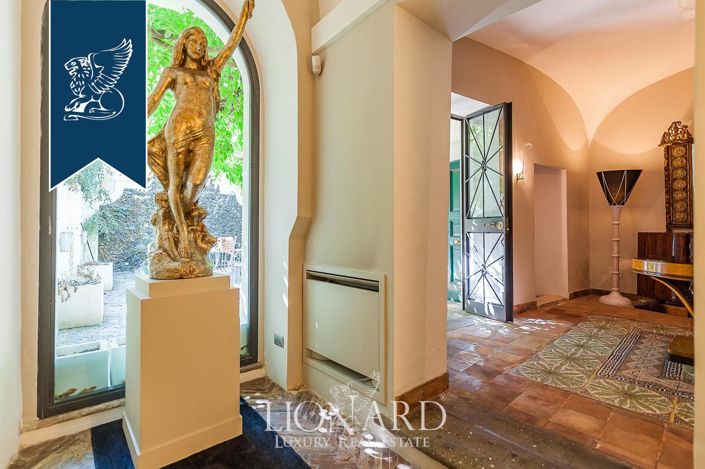 Image No.10-2 Bed Property for sale