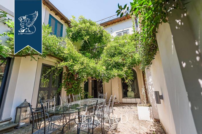 Image No.18-2 Bed Property for sale