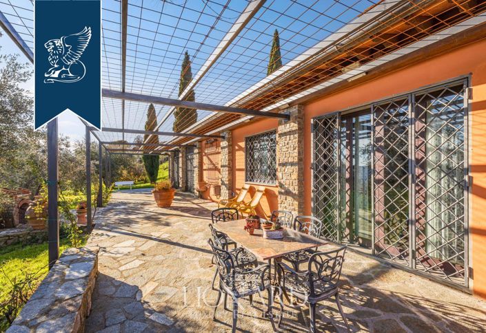 Image No.16-Ferme de 30 chambres à vendre à Florence