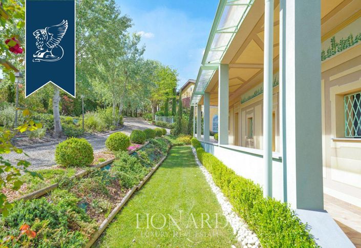 Image No.14-18 Bed Hotel for sale