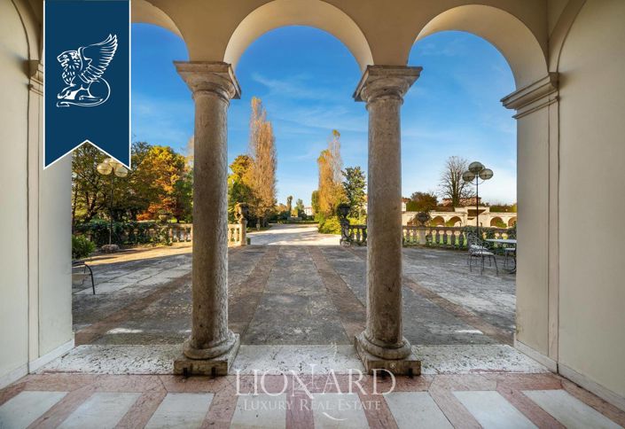 Image No.7-8 Bed Villa for sale