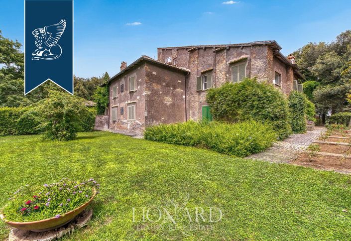 Image No.12-8 Bed Villa for sale