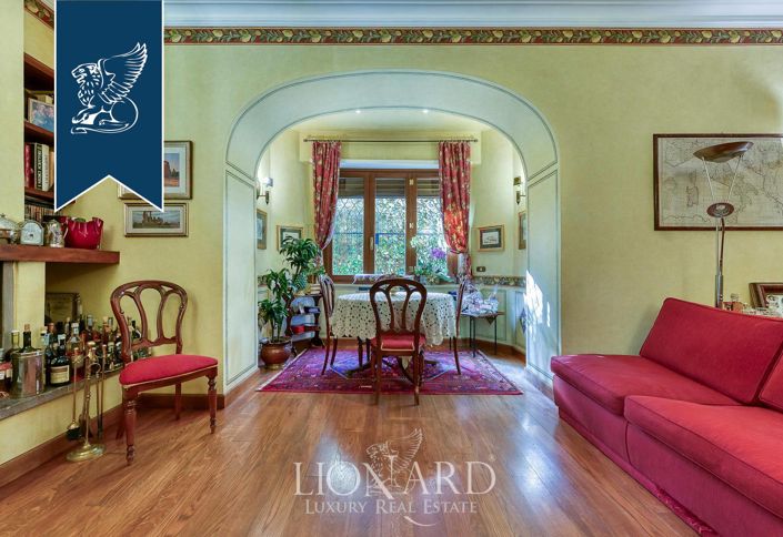 Image No.10-8 Bed Villa for sale