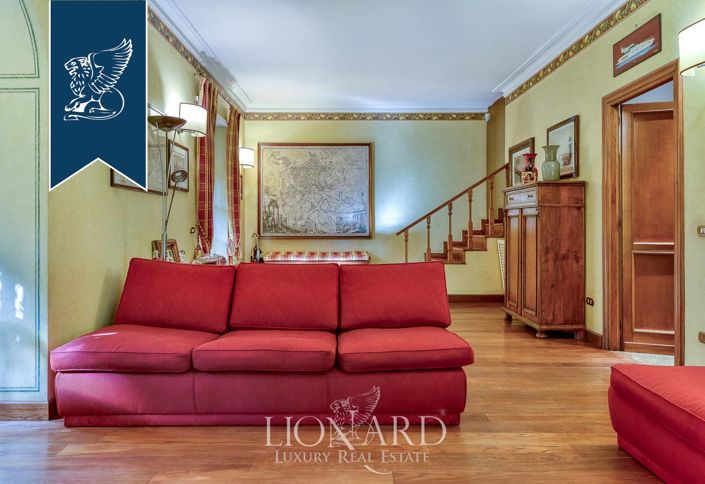 Image No.11-8 Bed Villa for sale