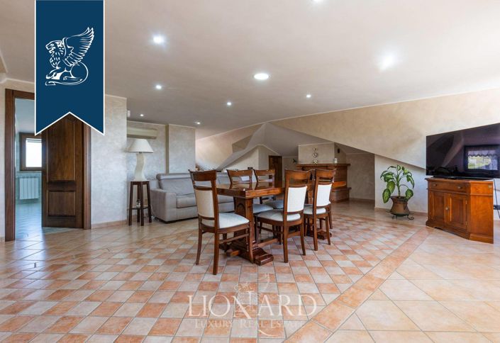 Image No.19-Villa de 5 chambres à vendre à Monterotondo