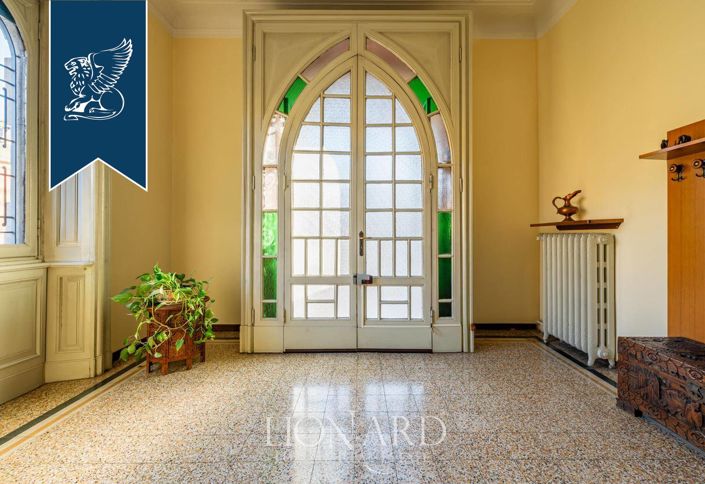 Image No.14-19 Bed Villa for sale