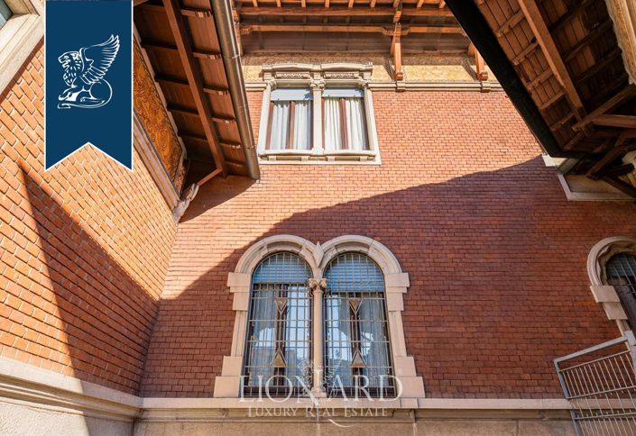 Image No.9-19 Bed Villa for sale