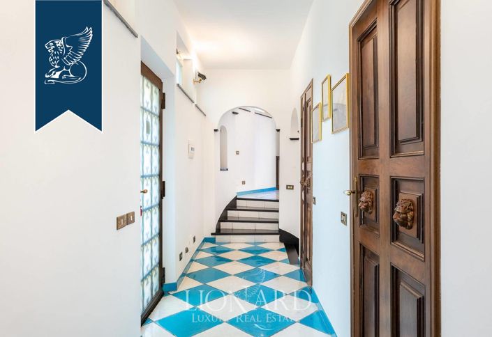 Image No.10-7 Bed Villa for sale