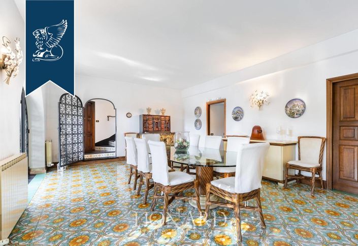 Image No.12-7 Bed Villa for sale