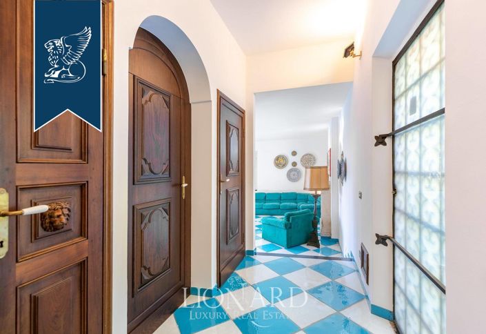 Image No.9-7 Bed Villa for sale