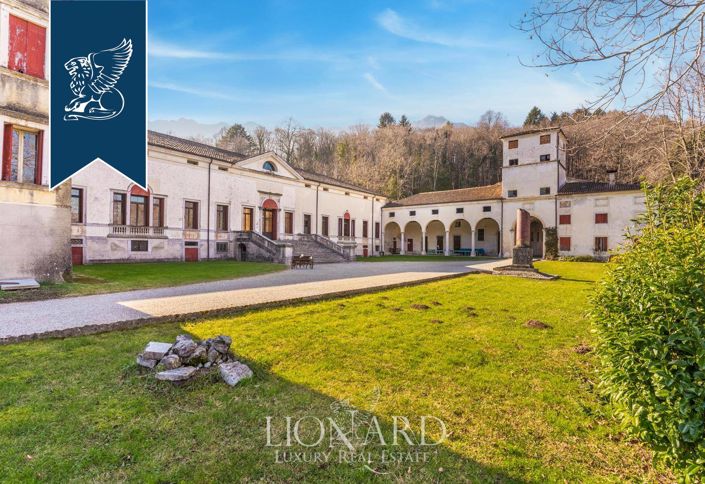 Image No.15-10 Bed Villa for sale