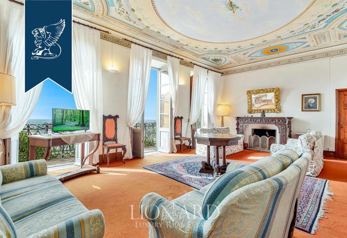 Image No.4-8 Bed Villa for sale