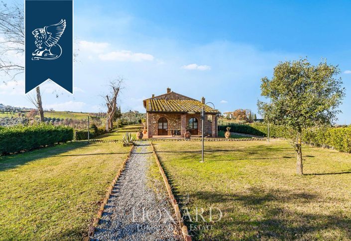 Image No.12-Ferme de 14 chambres à vendre à Montaione