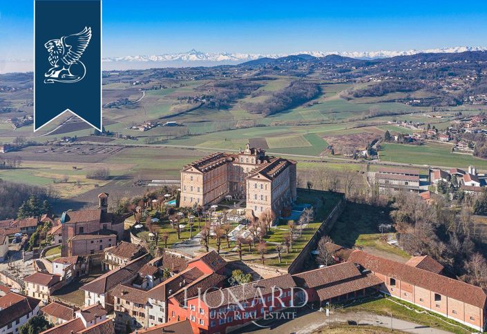 Image No.13-40 Bed Property for sale