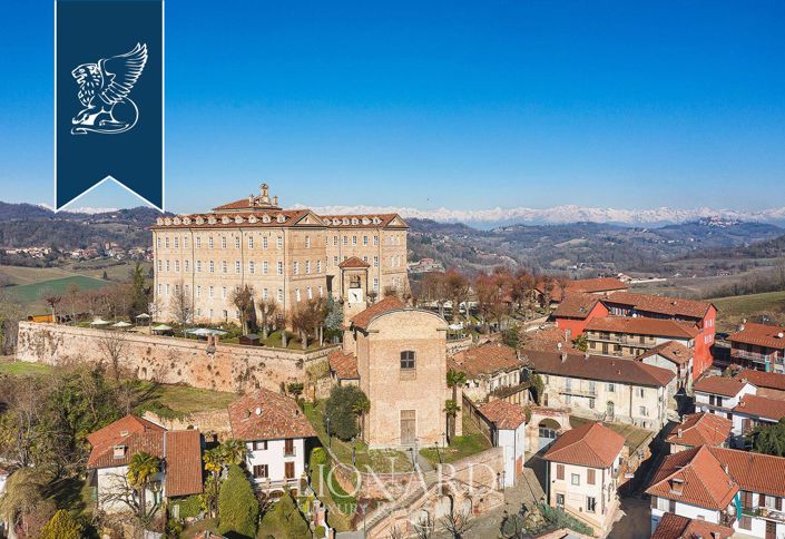 Image No.17-40 Bed Property for sale