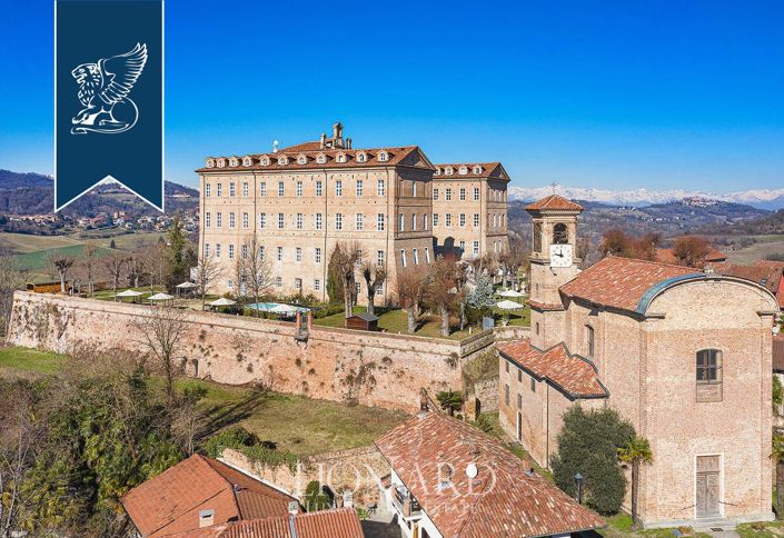 Image No.18-40 Bed Property for sale