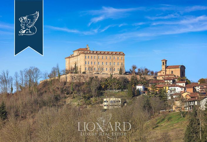 Image No.22-40 Bed Property for sale