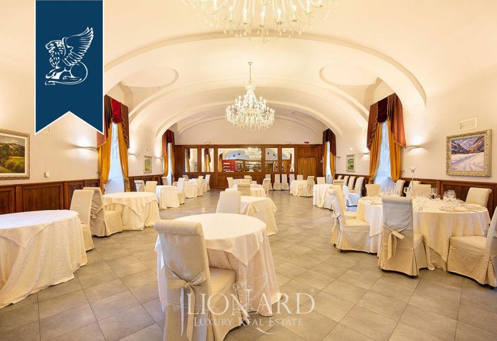 Image No.30-40 Bed Property for sale