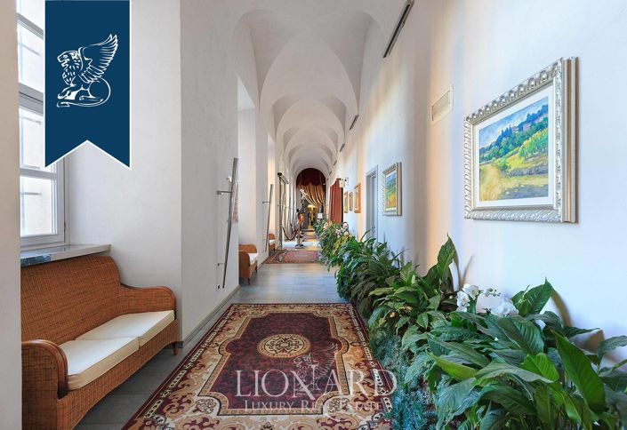 Image No.34-40 Bed Property for sale