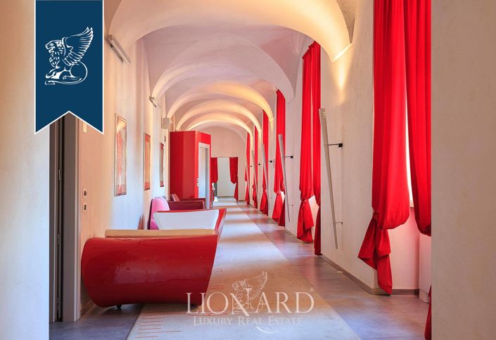 Image No.44-40 Bed Property for sale