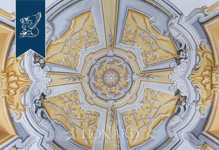 Image No.49-40 Bed Property for sale