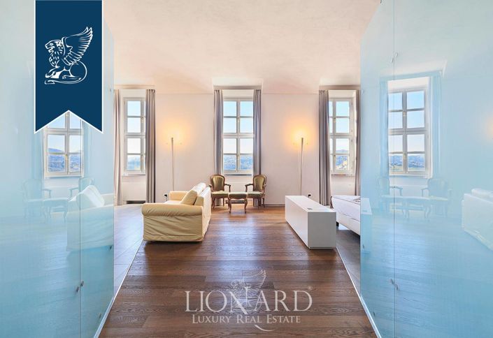 Image No.56-40 Bed Property for sale