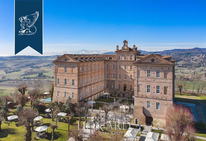 Image No.7-40 Bed Property for sale